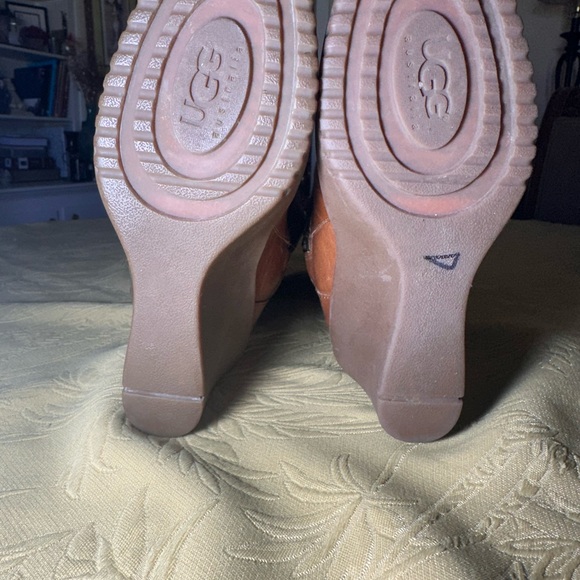 UGG Wedge Boot 
Size 6 - Picture 6 of 10